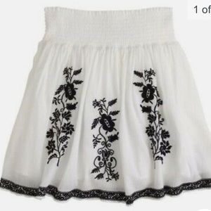 ✨HP✨ [J. Crew] Beautiful Black + White Embroidered Skirt